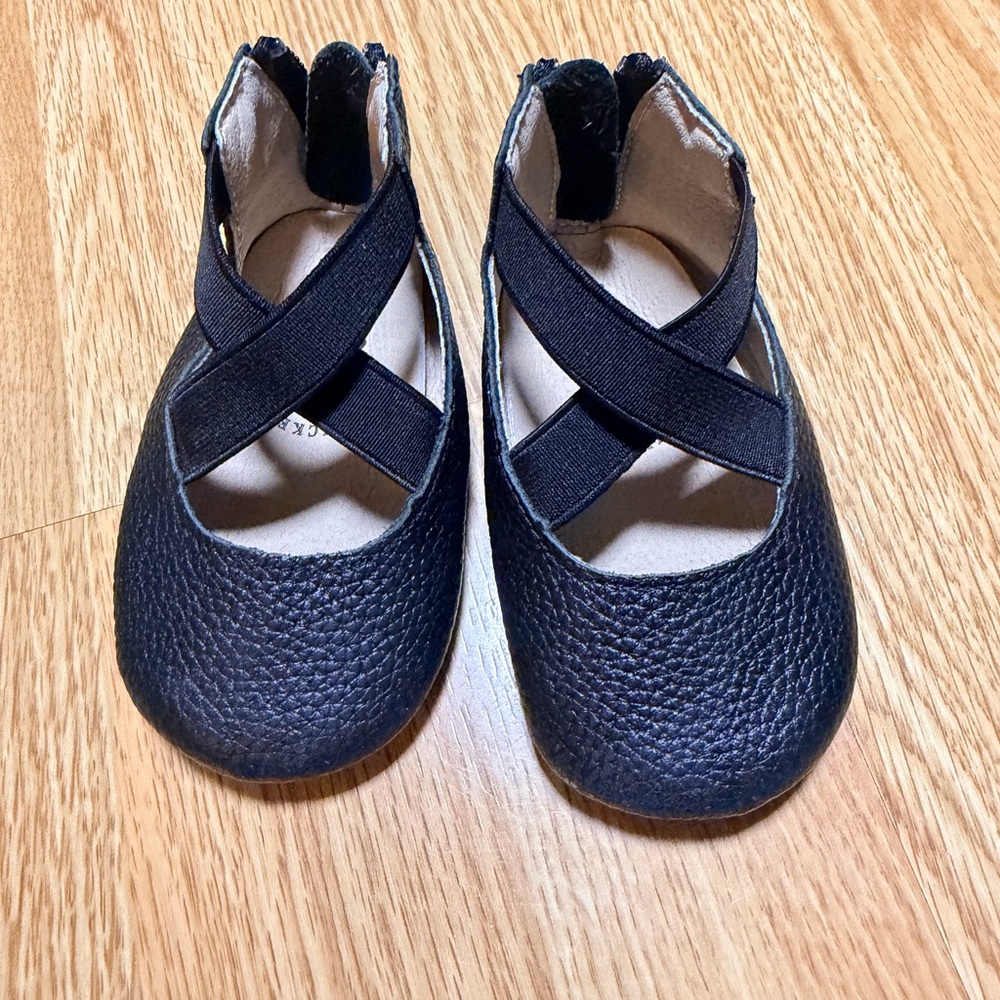 Toddler Black Shoes with Cross Straps